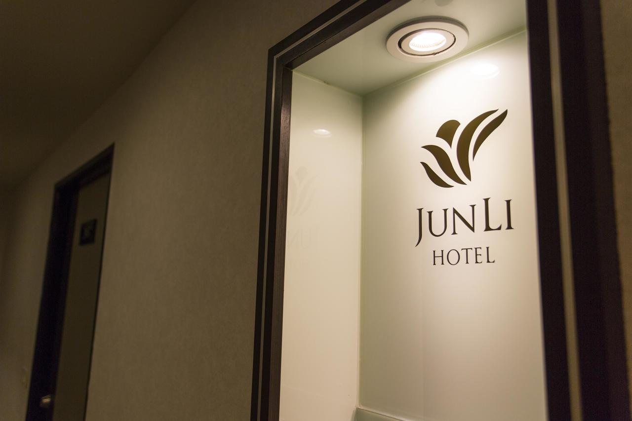 Junli Hotel Banciao Exterior photo