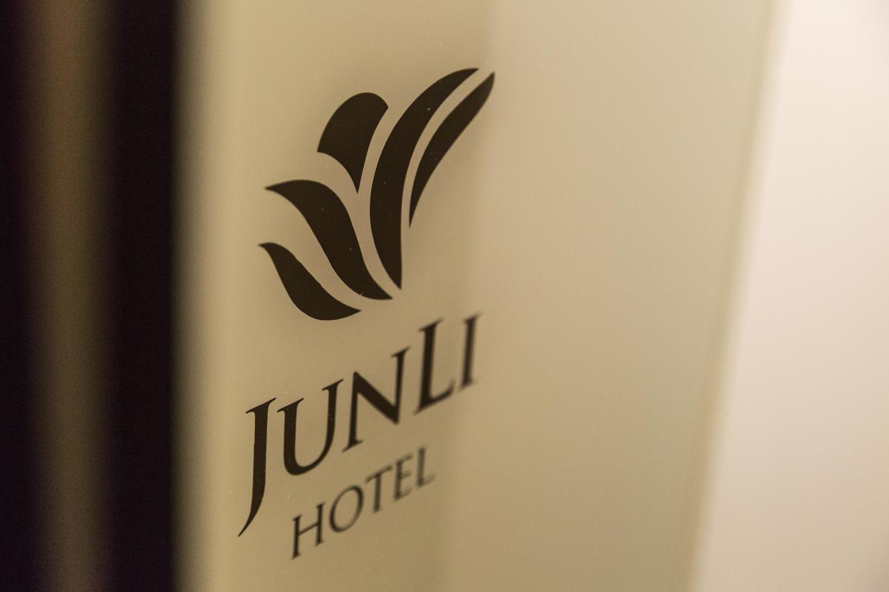 Junli Hotel Banciao Exterior photo