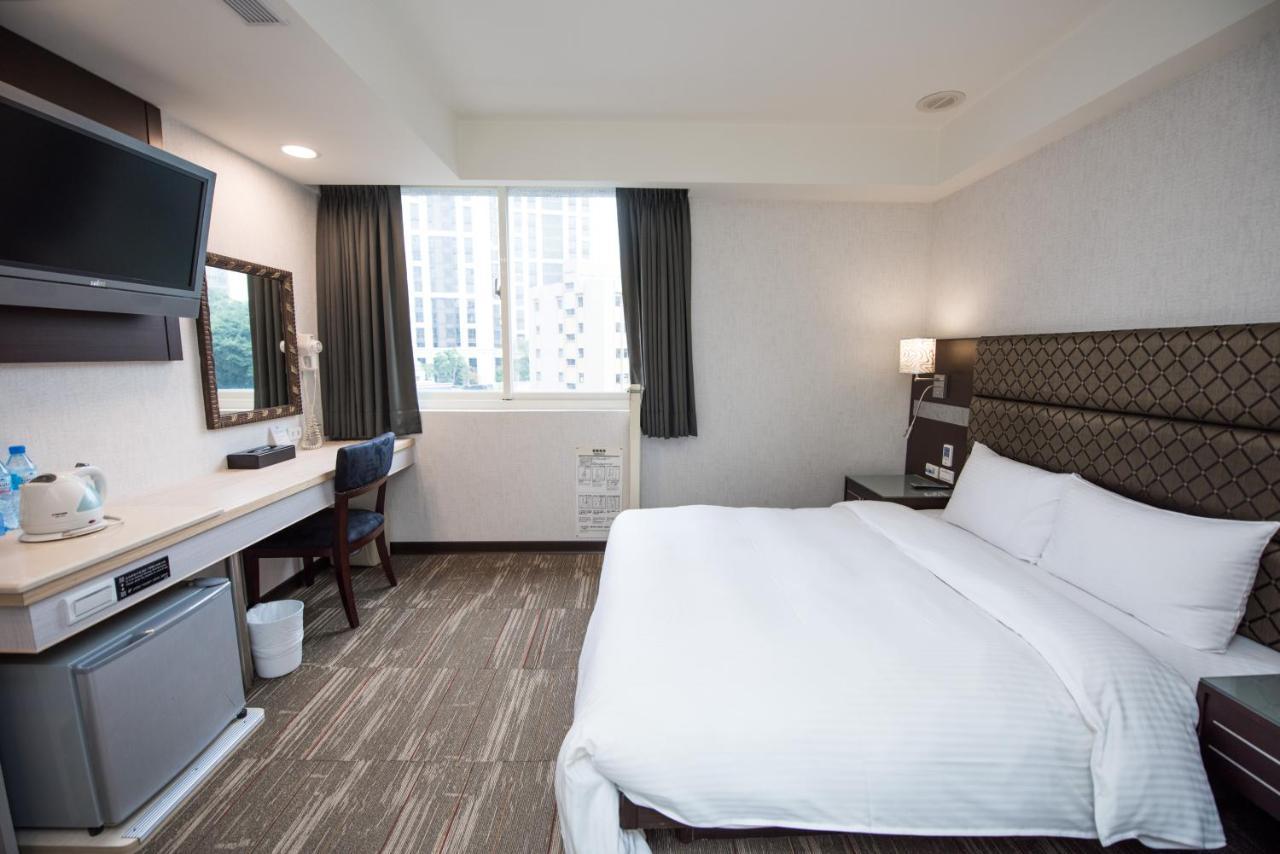 Junli Hotel Banciao Exterior photo