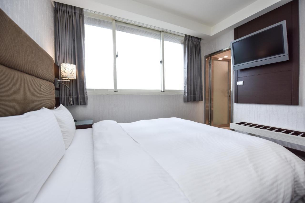 Junli Hotel Banciao Exterior photo